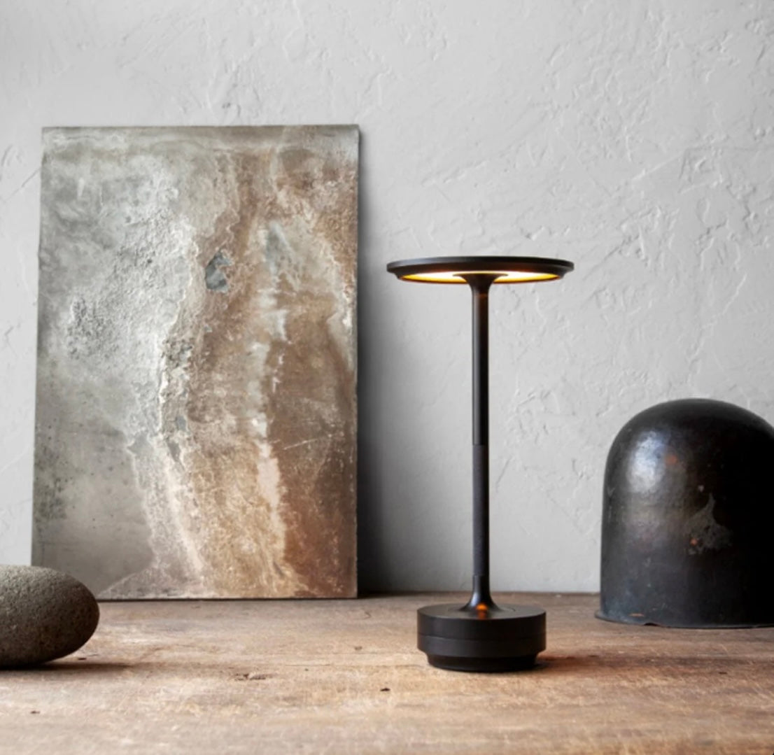 LumoRetro – Wireless Dimmable Retro LED Table Lamp | Metal & Portable