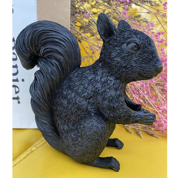 LumoSquirrel – Cute Resin LED Table Lamp for Kids Bedroom