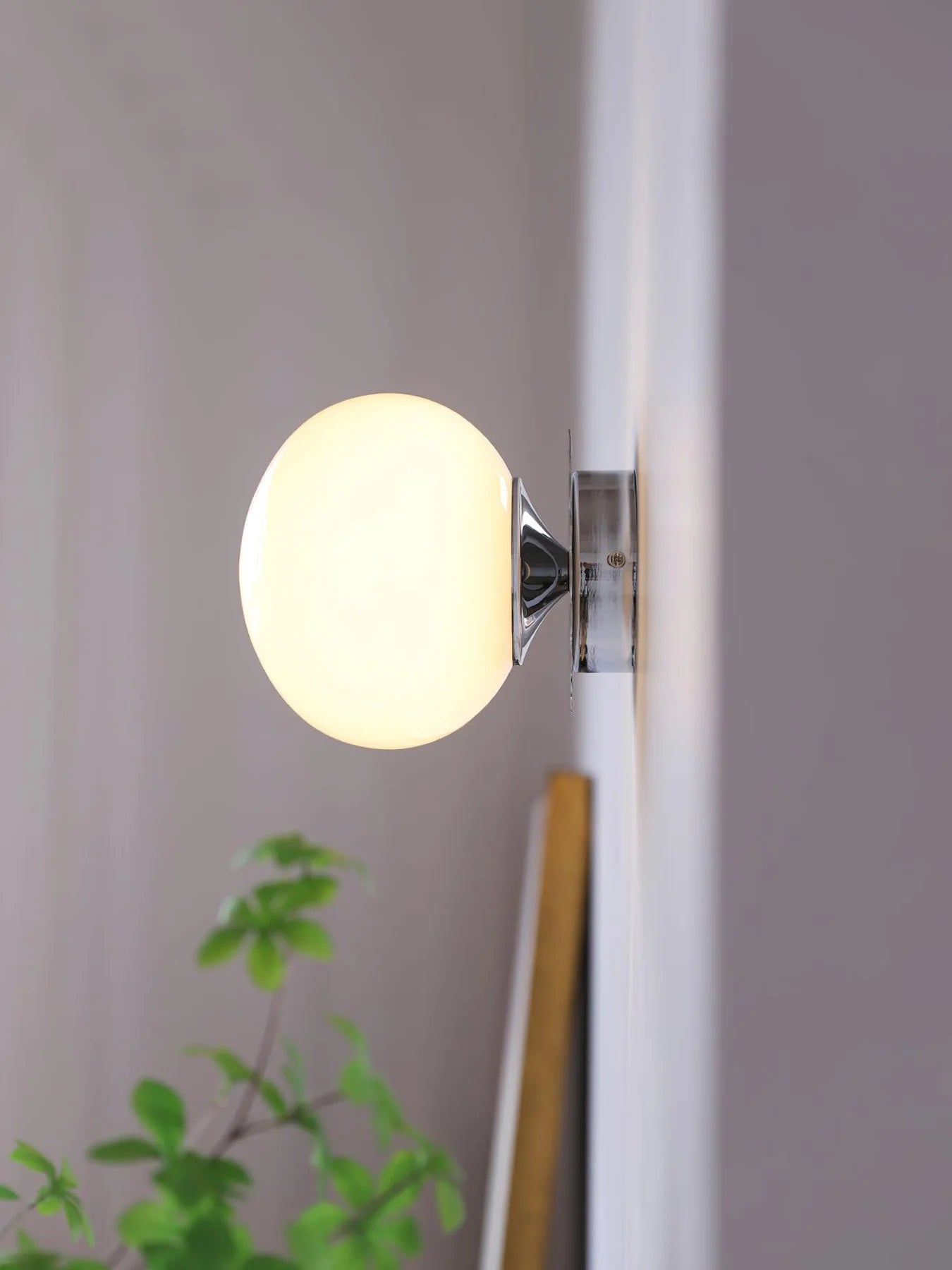 LumoPuff – Modern Glass Wall Lamp with Metal Base
