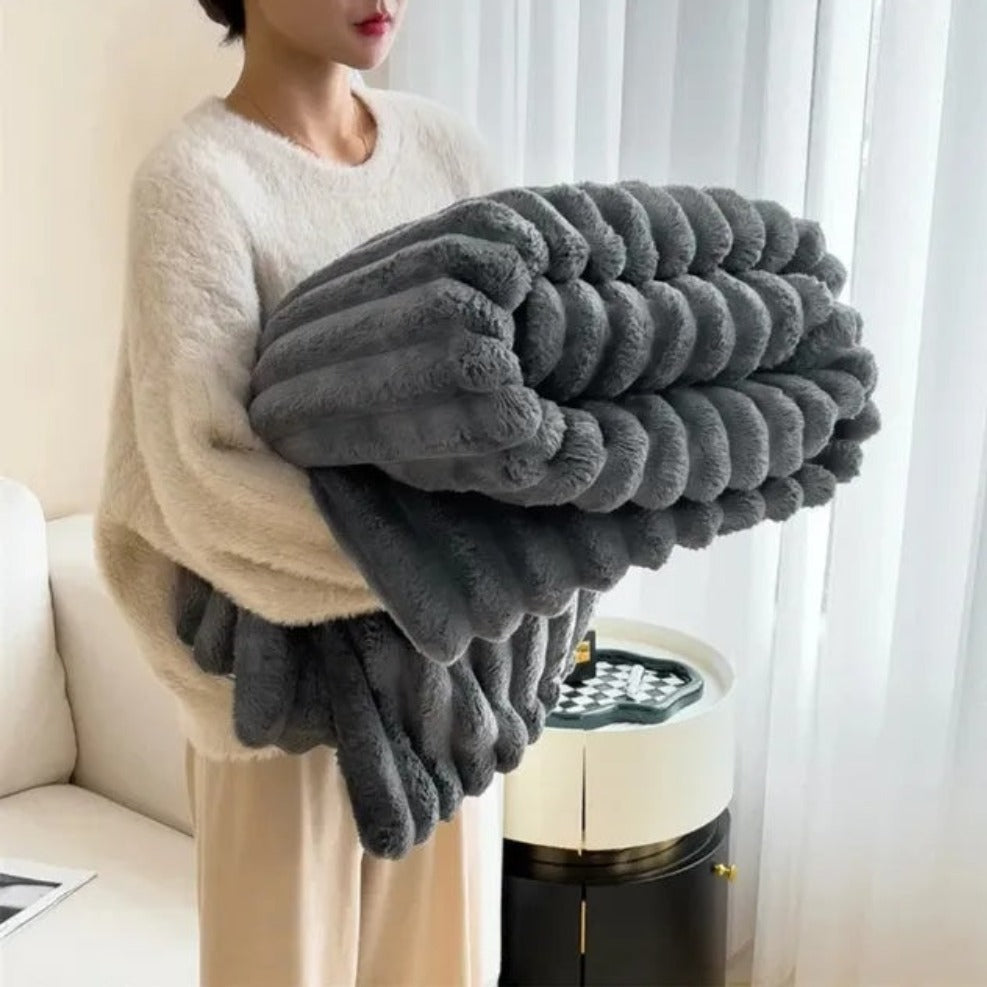 CloudLoom – Plush Ribbed Throw Blanket