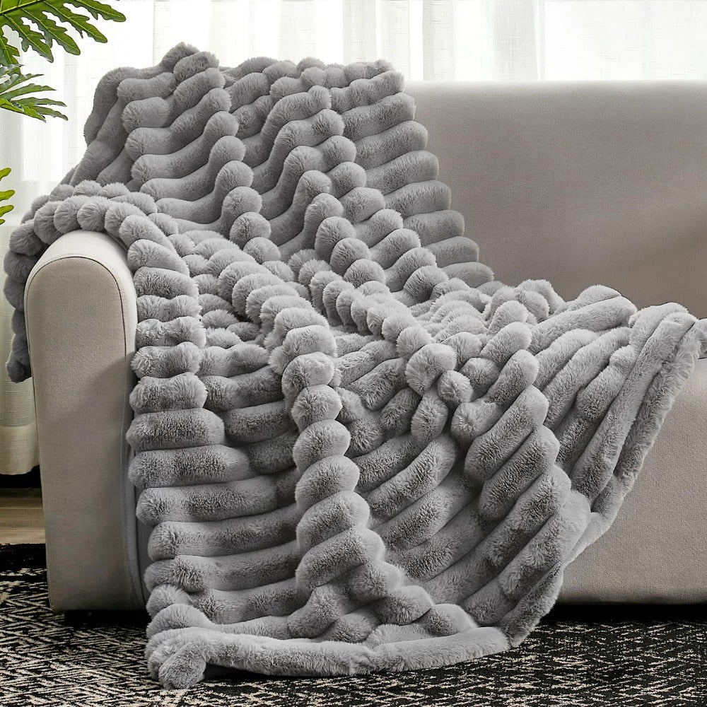 CloudLoom – Plush Ribbed Throw Blanket