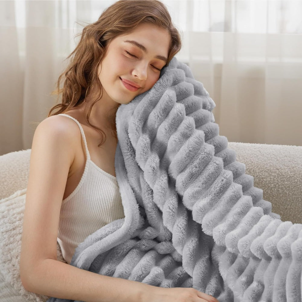 CloudLoom – Plush Ribbed Throw Blanket
