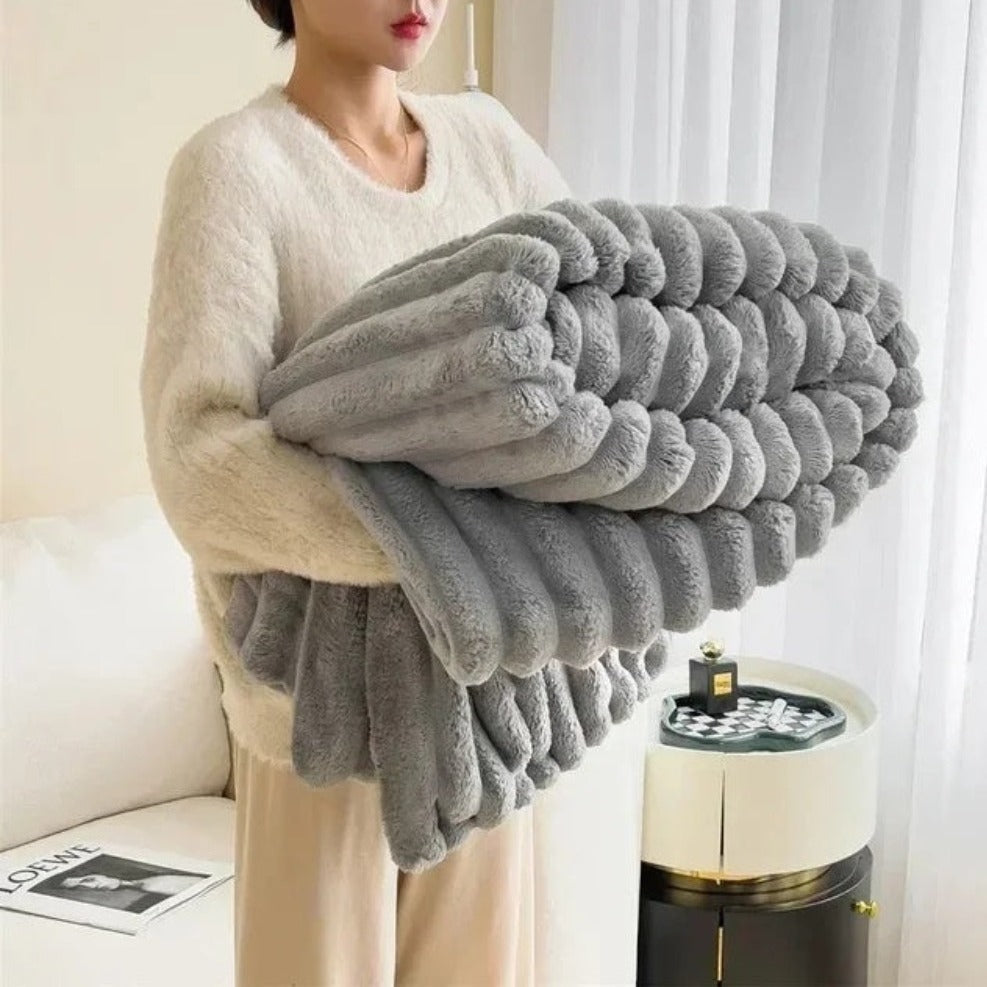 CloudLoom – Plush Ribbed Throw Blanket