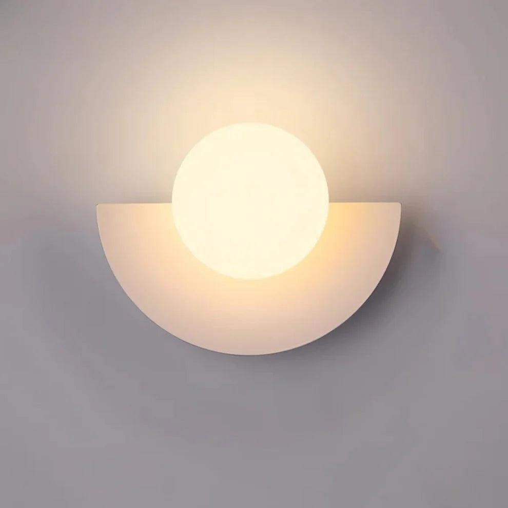 Solara – Modern Globe LED Wall Lamp