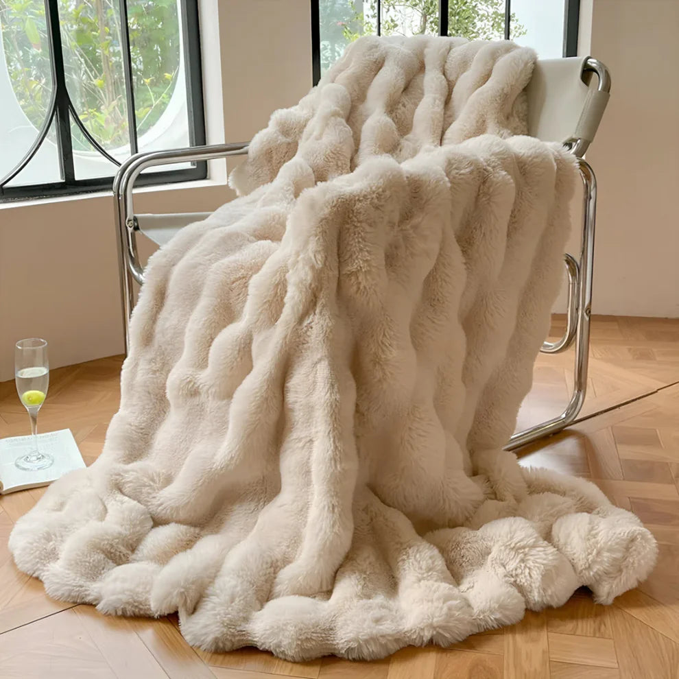 VeluLux – Ultra-Soft Faux Fur Blanket