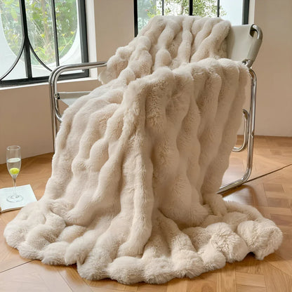 VeluLux – Ultra-Soft Faux Fur Blanket