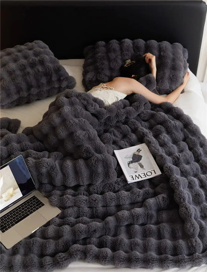 Cloudelle – Luxury Bubble Plush Blanket