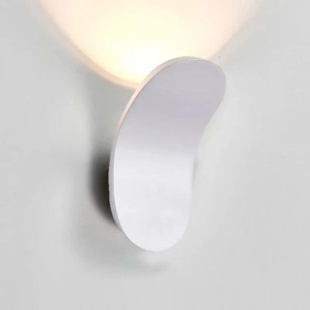 NordGlow – Scandinavian LED Wall Lamp in Metal