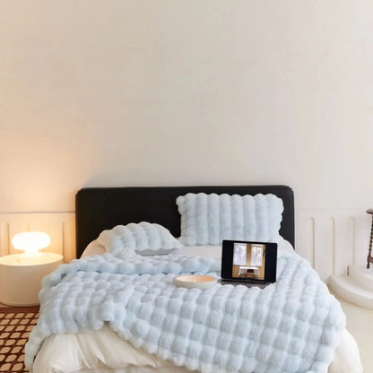 Cloudelle – Luxury Bubble Plush Blanket