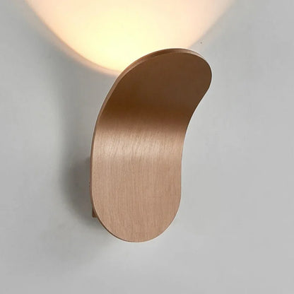 NordGlow – Scandinavian LED Wall Lamp in Metal