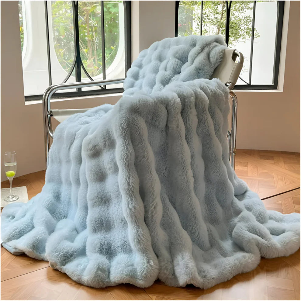 VeluLux – Ultra-Soft Faux Fur Blanket