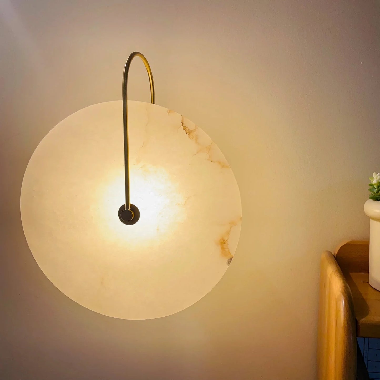 LumoDisc – Modern Alabaster LED Wall Lamp
