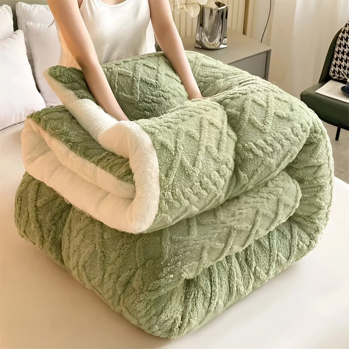 FluffFusion – Reversible Plush Sherpa Comforter for Warm & Elegant Bedrooms