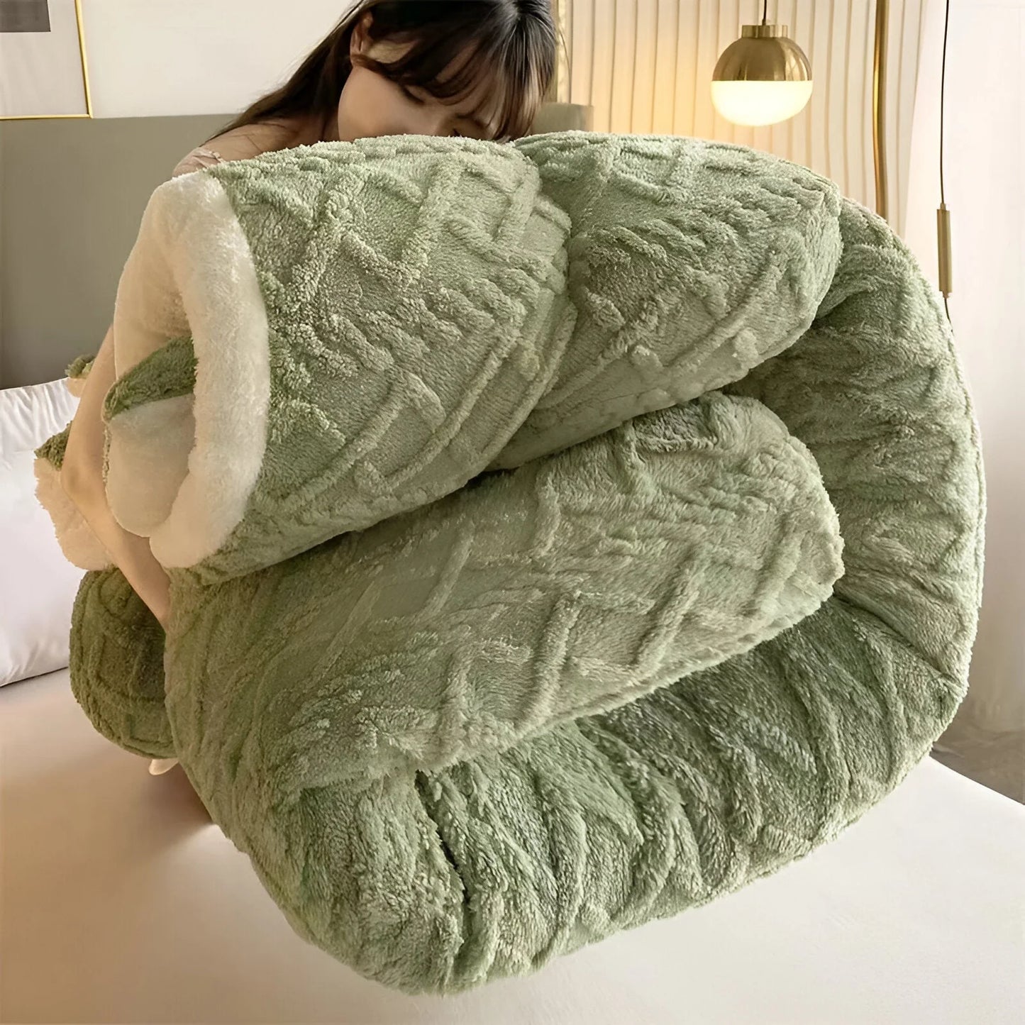 FluffFusion – Reversible Plush Sherpa Comforter for Warm & Elegant Bedrooms
