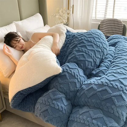 FluffFusion – Reversible Plush Sherpa Comforter for Warm & Elegant Bedrooms