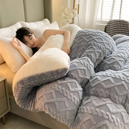 FluffFusion – Reversible Plush Sherpa Comforter for Warm & Elegant Bedrooms