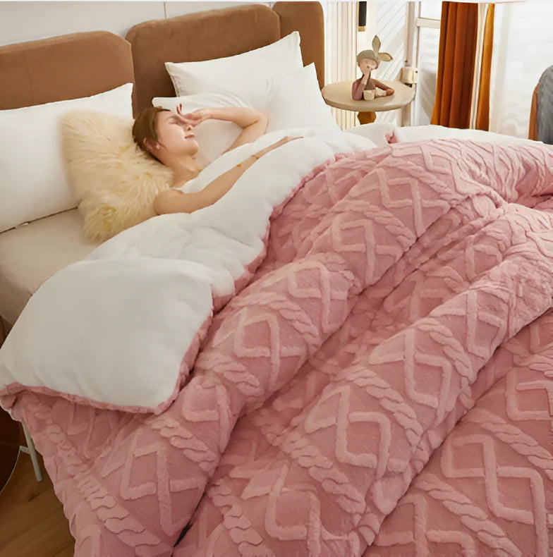 FluffFusion – Reversible Plush Sherpa Comforter for Warm & Elegant Bedrooms