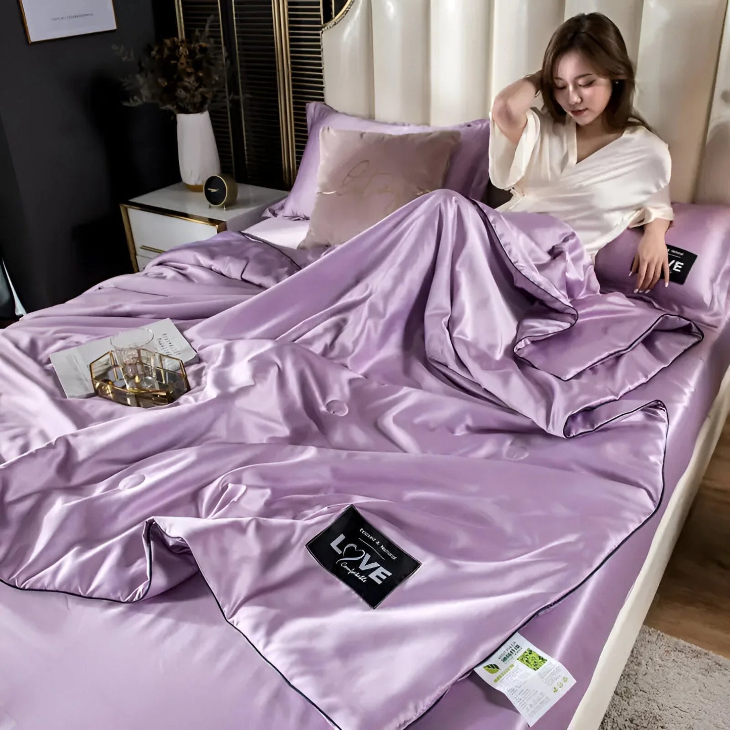 Veluvia – Elegant Satin Silk Bedding Set for All Seasons