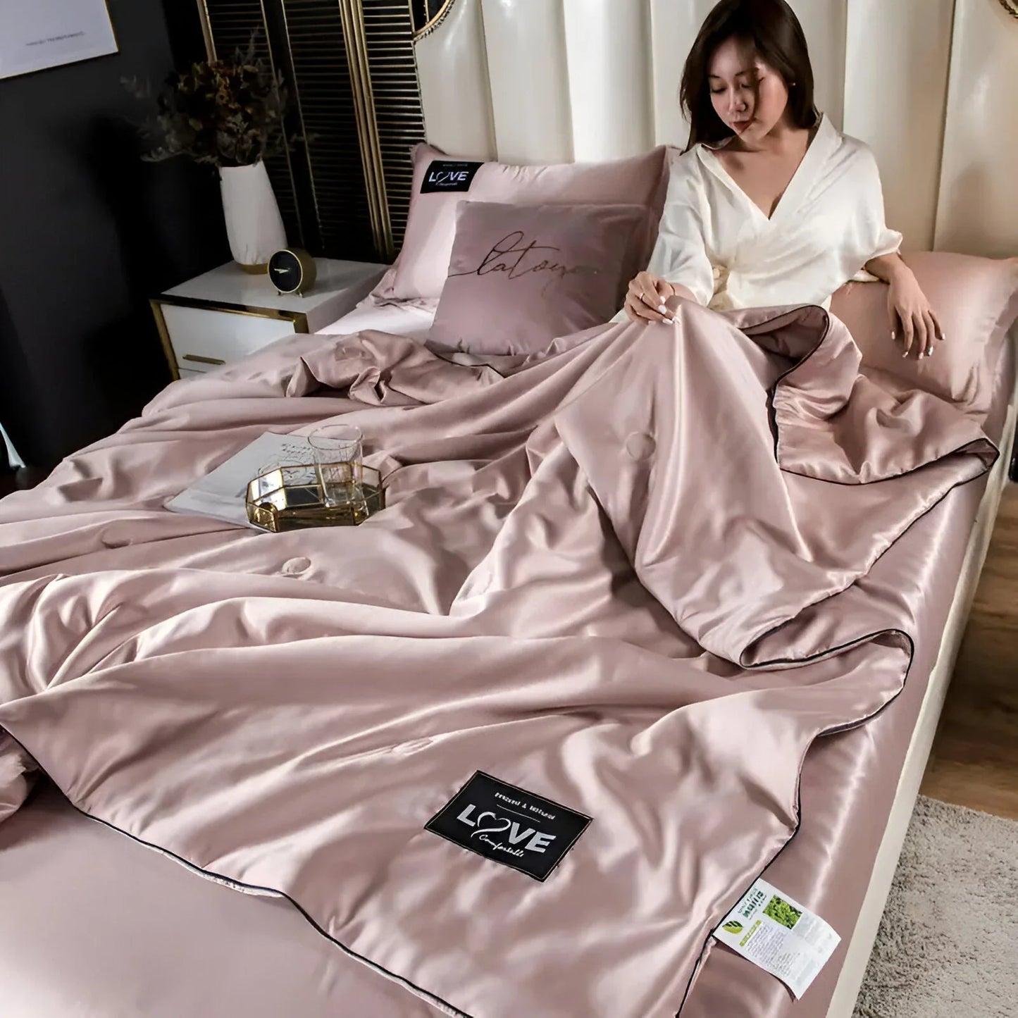 Veluvia – Elegant Satin Silk Bedding Set for All Seasons