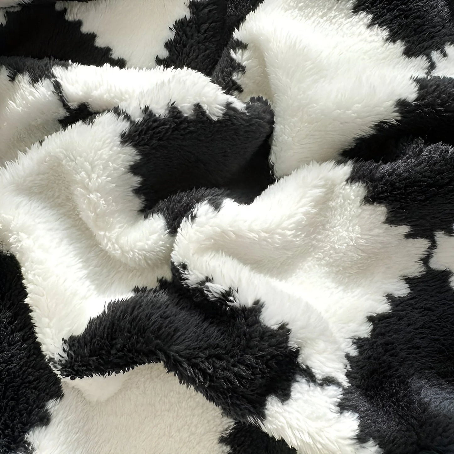 HomoraSnug – Soft Checkered Fleece Blanket for Cosy Home Comfort