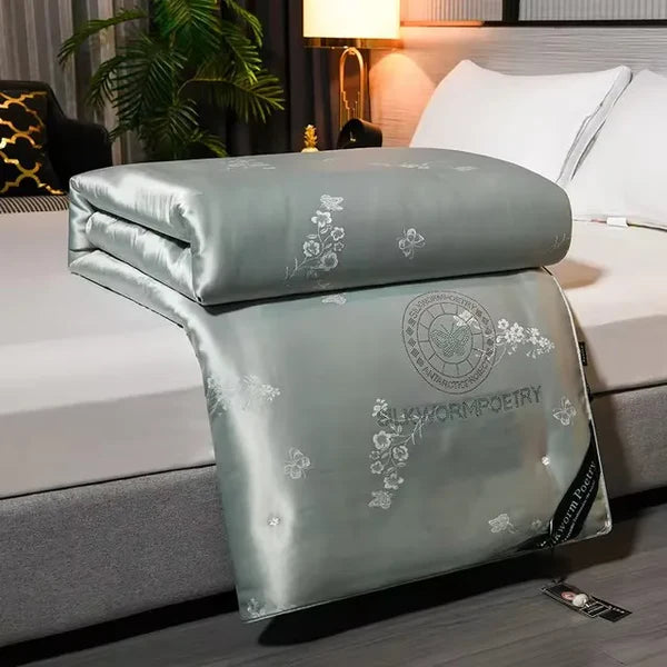 Aurethra – Luxury Mulberry Silk Winter Duvet with Breathable Cotton Cover