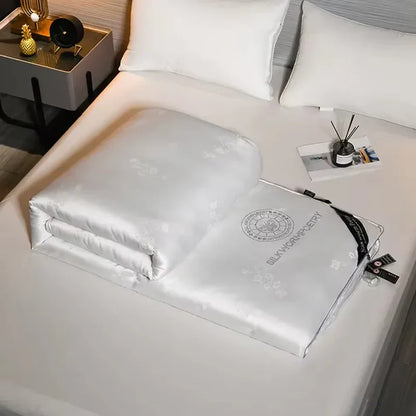 Aurethra – Luxury Mulberry Silk Winter Duvet with Breathable Cotton Cover