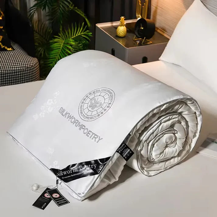 Aurethra – Luxury Mulberry Silk Winter Duvet with Breathable Cotton Cover