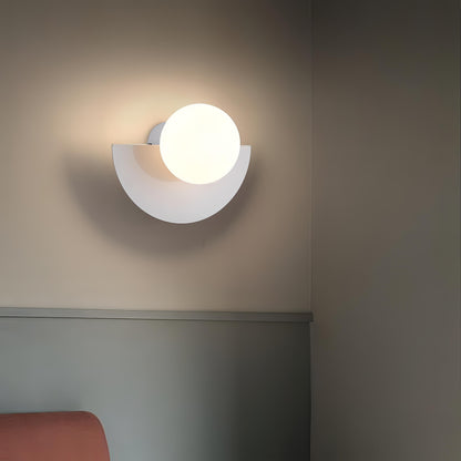 HaloNordic – Semi-Circular Nordic Wall Lamp