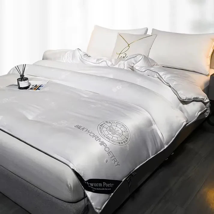 Aurethra – Luxury Mulberry Silk Winter Duvet with Breathable Cotton Cover