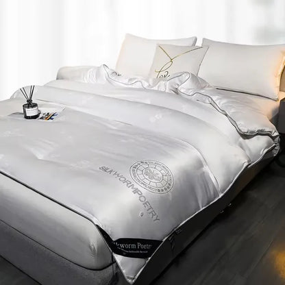 Aurethra – Luxury Mulberry Silk Winter Duvet with Breathable Cotton Cover
