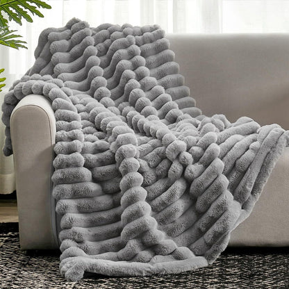 CloudLoom – Plush Ribbed Throw Blanket