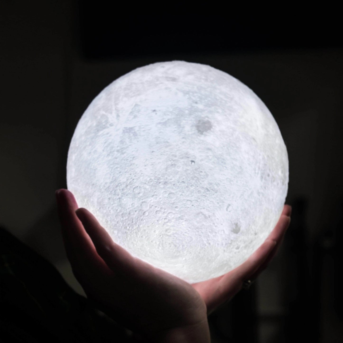 LunaGlow – 3D Printed LED Moon Lamp | Wooden Base & 6 Colours