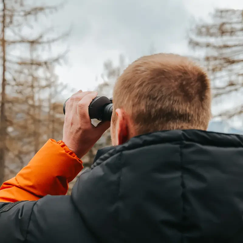 Altivex – Compact Hiking Binoculars for Mountain Observation